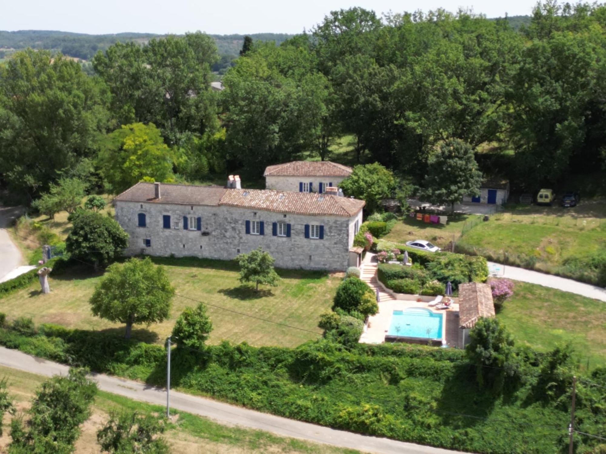 Апартаменти Bergerie Le Vieux Manoir Valeilles Екстер'єр фото